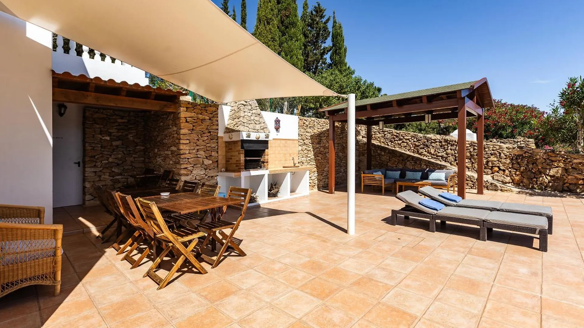 Charming Villa With Pool, Can Toni Mateu. Sant Carles de Peralta